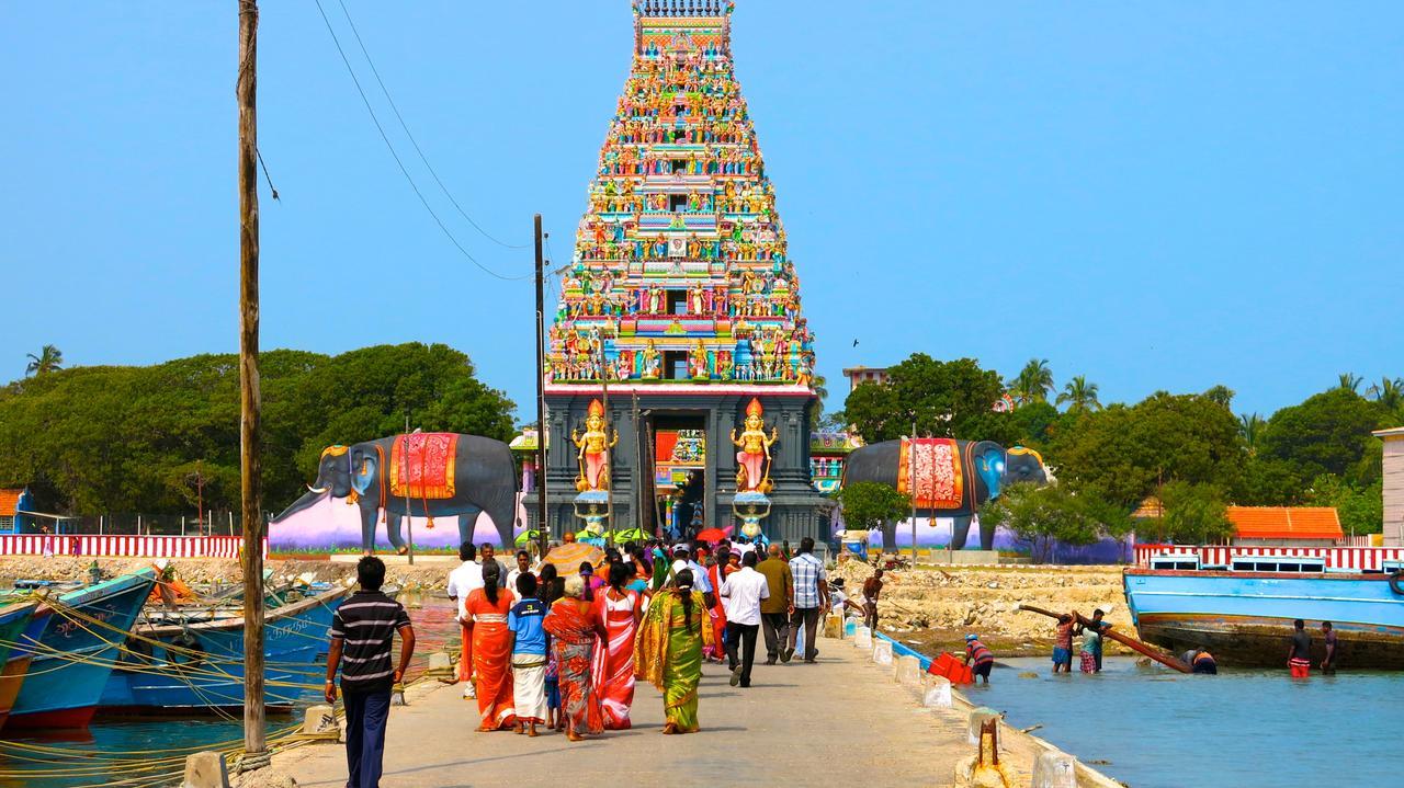 Sai Holiday Inn Jaffna Extérieur photo
